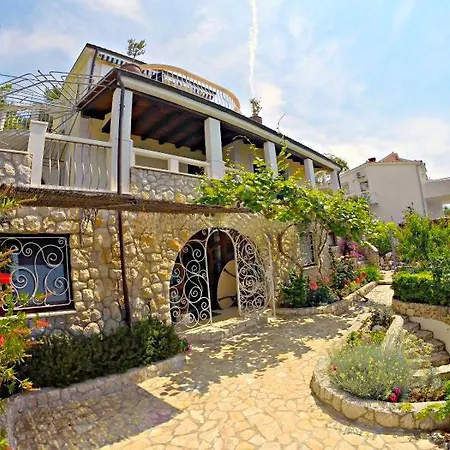 Apartment Mihael *